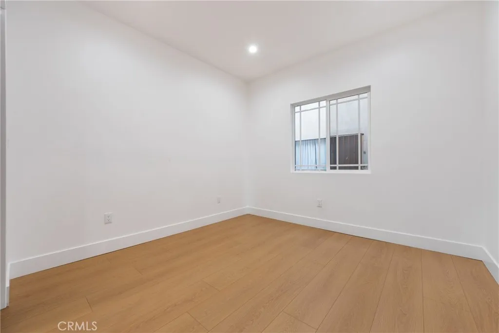 8405 Mckinley Avenue, Los Angeles, California 90001 home-pic-18